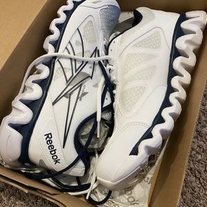 Men’s Reebok tennis shoes